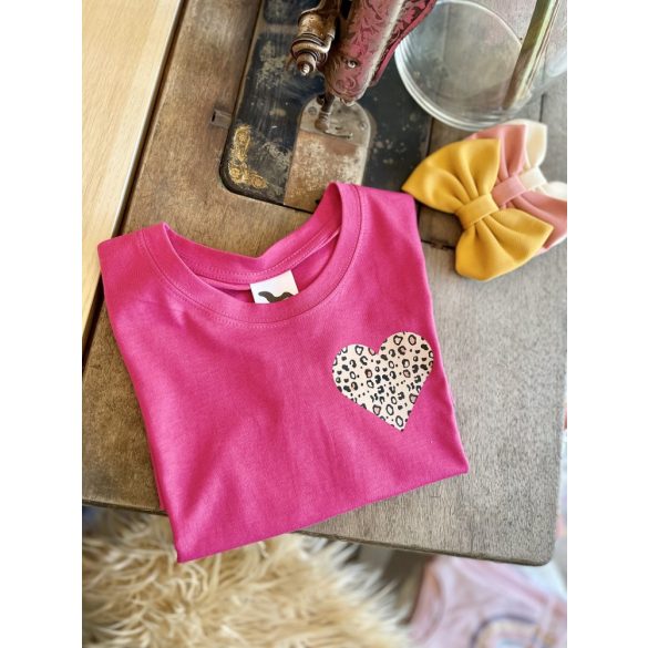 Pink női póló leopárd mintás szívvel