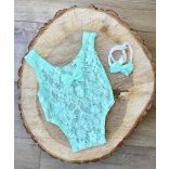 Világos zöld csipke body és fejpánt újszülött fotózáshoz (0-3 hó)