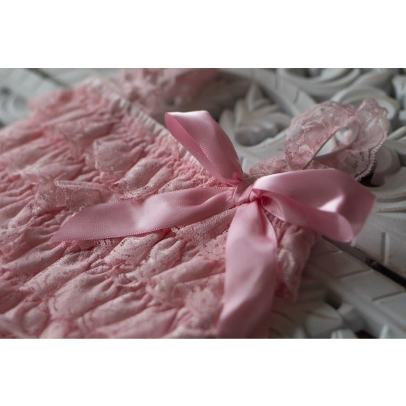 Rózsaszín csipke kezeslábas babafotózáshoz (3-6 hó)