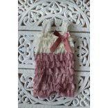 Kétszínű csipke kezeslábas babafotózáshoz (3-6 hó)